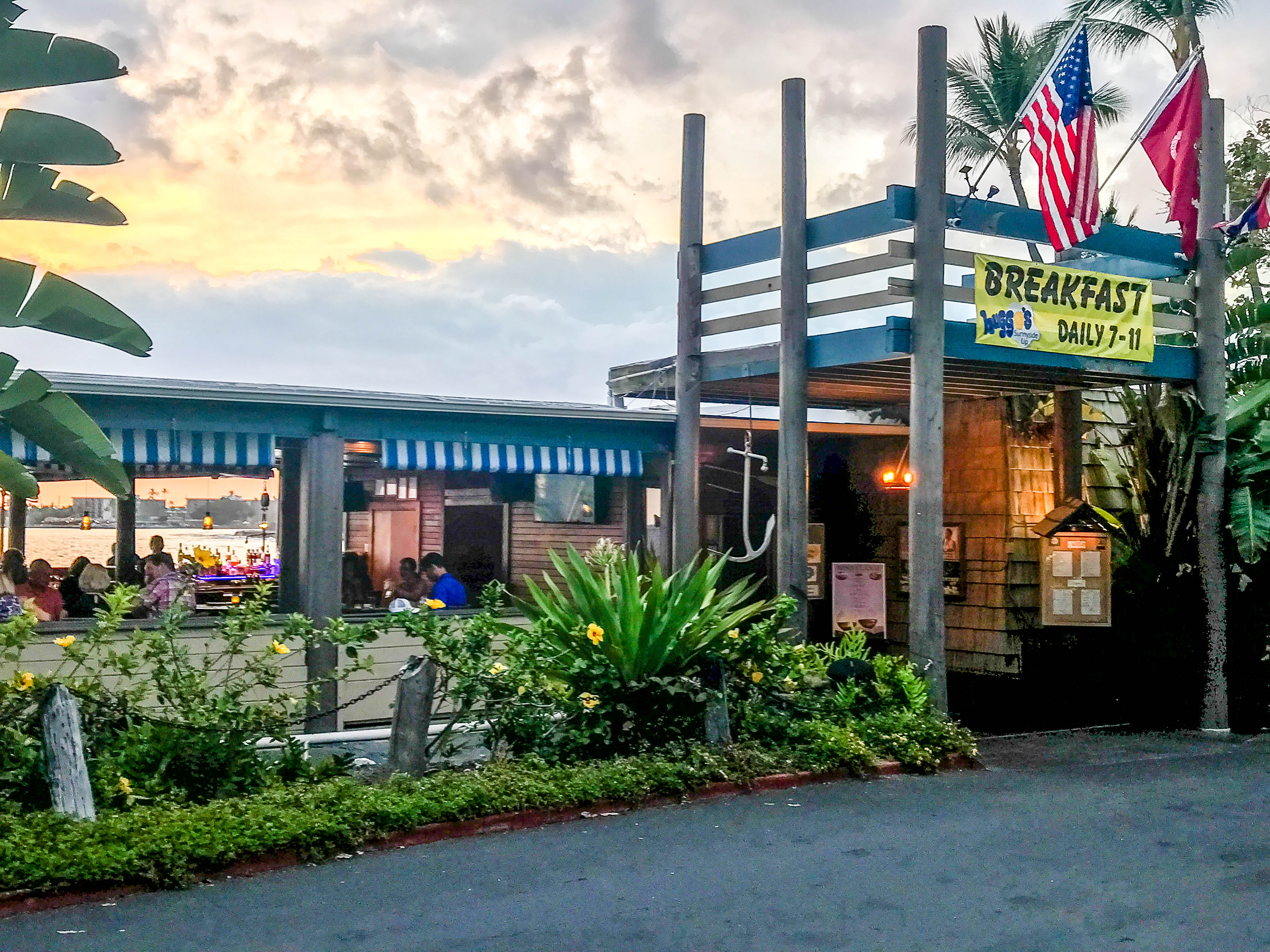 Huggo's - The Best Bars in Kona, Hawaii