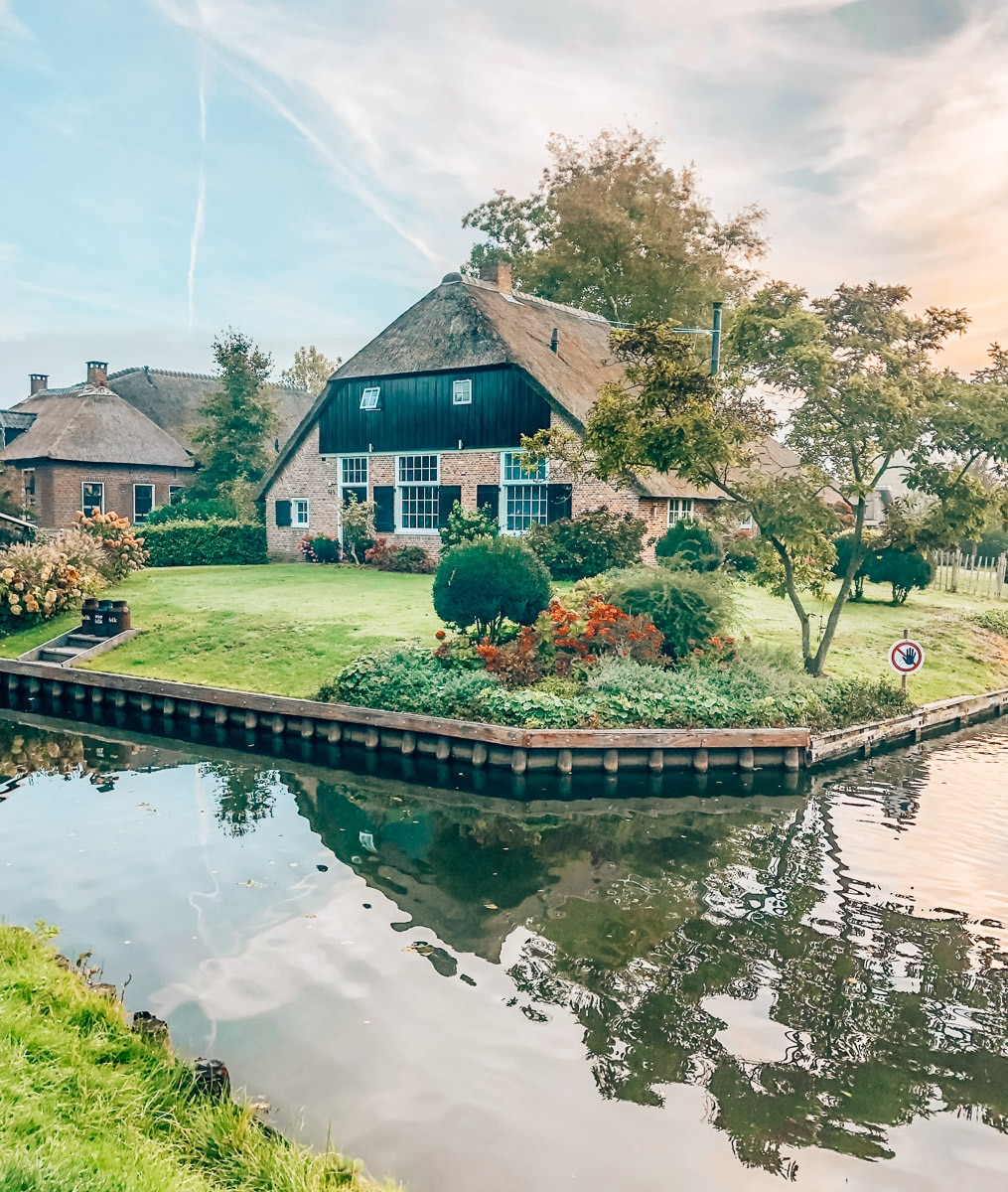 Tips For Visiting Giethoorn: The Dutch Village Without RoadsGiethoorn-1-2